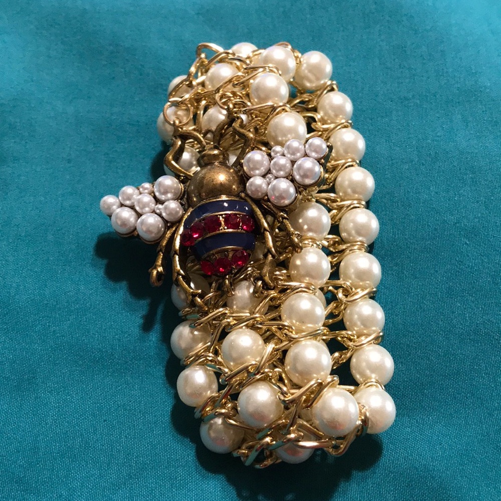 Elegant Pearl Bee Bracelet is stretchable.